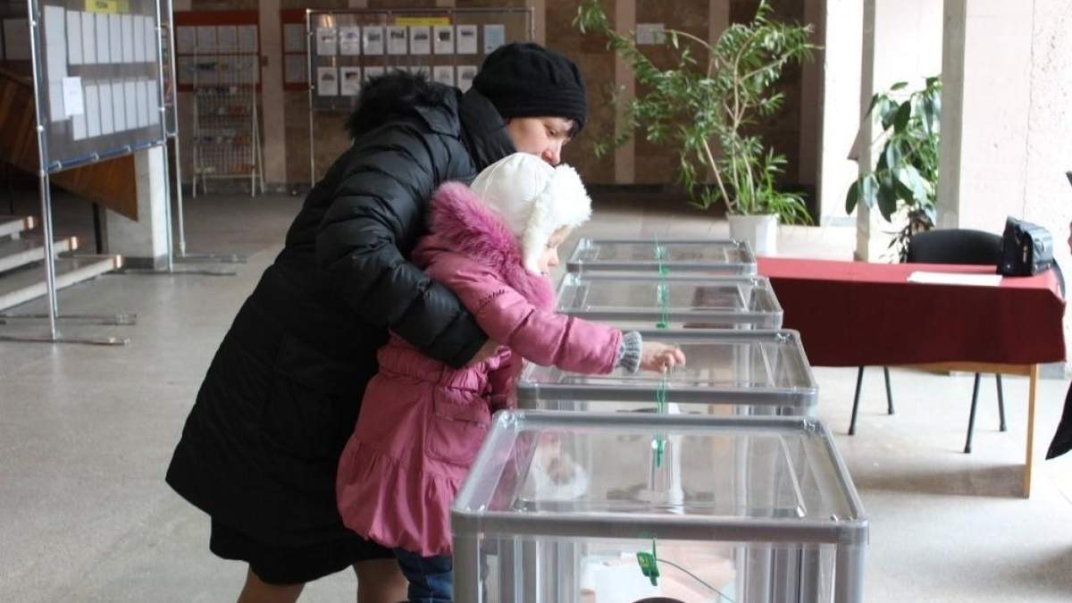 Через місцеві вибори 2020 учнів можуть відправити на канікули Через місцеві вибори 2020 учнів можуть відправити на канікули