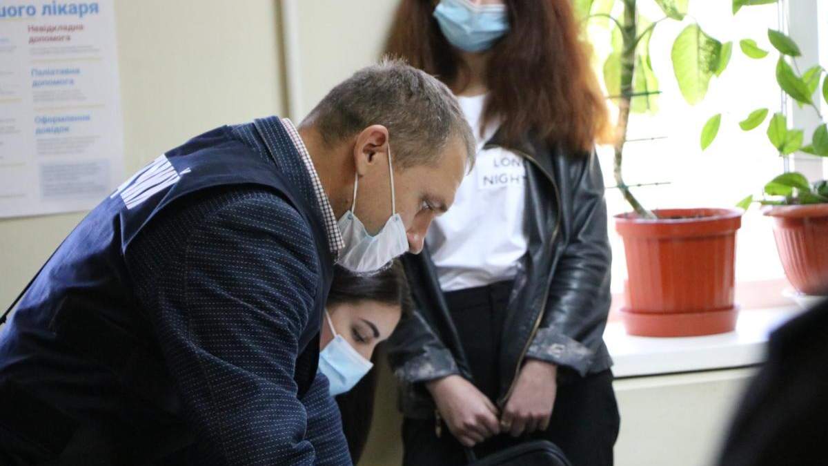 Через піар політиків: у Миколаєві поліція обшукала інфекційну лікарню Через піар політиків: у Миколаєві поліція обшукала інфекційну лікарню