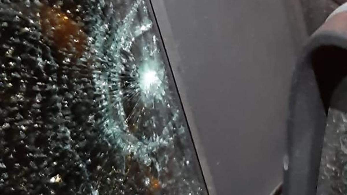 В Запорожье стреляли в машину кандидата в депутаты В Запорожье стреляли в машину кандидата в депутаты