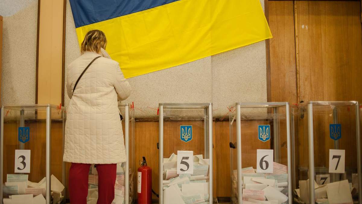На виборах до місцевих рад балотуються 56 народних депутатів: список На виборах до місцевих рад балотуються 56 народних депутатів: список