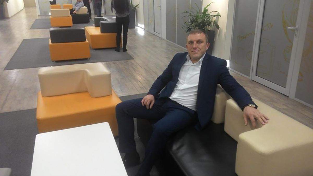 Депутат Айзатулов напав на журналістку в Тернівці Депутат Айзатулов напав на журналістку в Тернівці