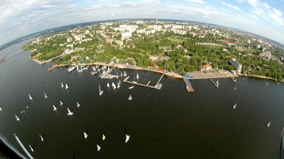 У Миколаєві спостерігачам на виборах пошкодили авто: фото У Миколаєві спостерігачам на виборах пошкодили авто: фото