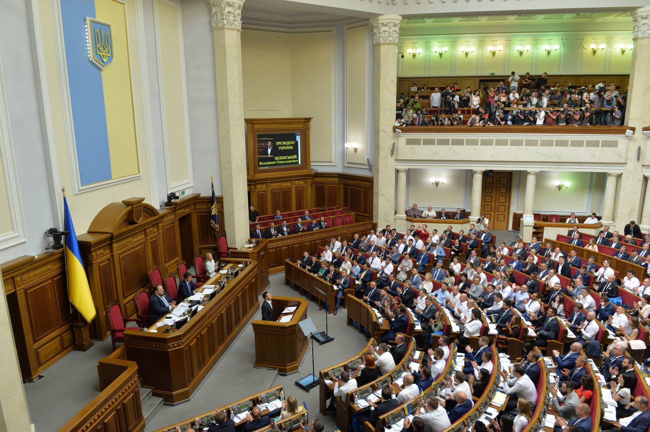 Свет погасших звезд-депутатов: через год после парламентских выборов