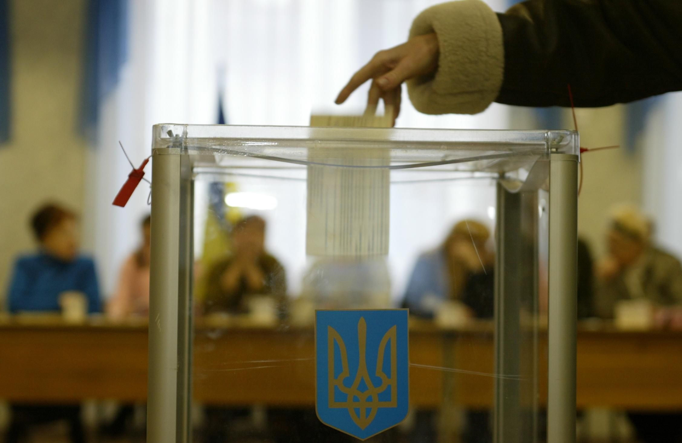 Місцеві вибори в Україні 2020: люди з COVID-19 зможуть проголосувати вдома