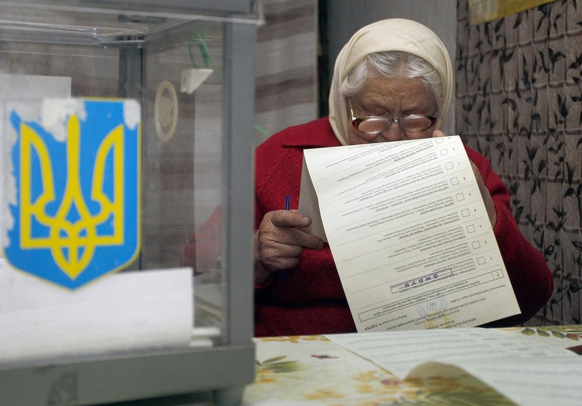 Большинство украинцев выберет на местных выборах опытных политиков