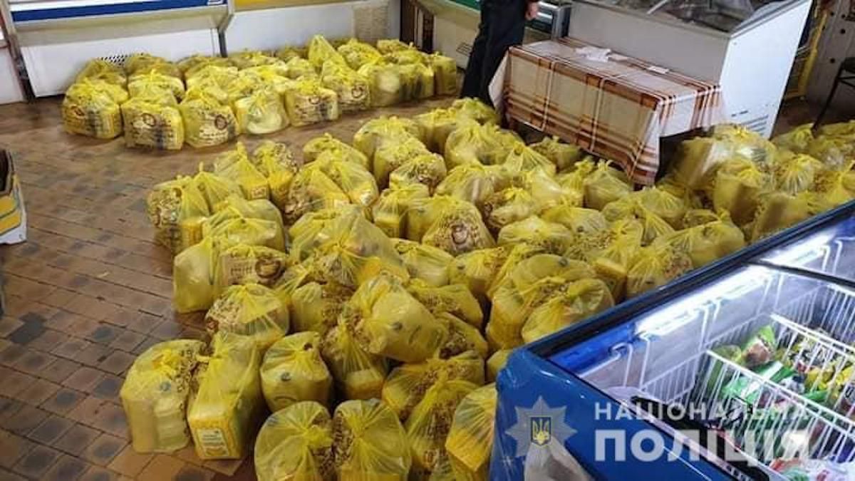 На Луганщині у магазині знайшли пакети з продуктами та списки виборців