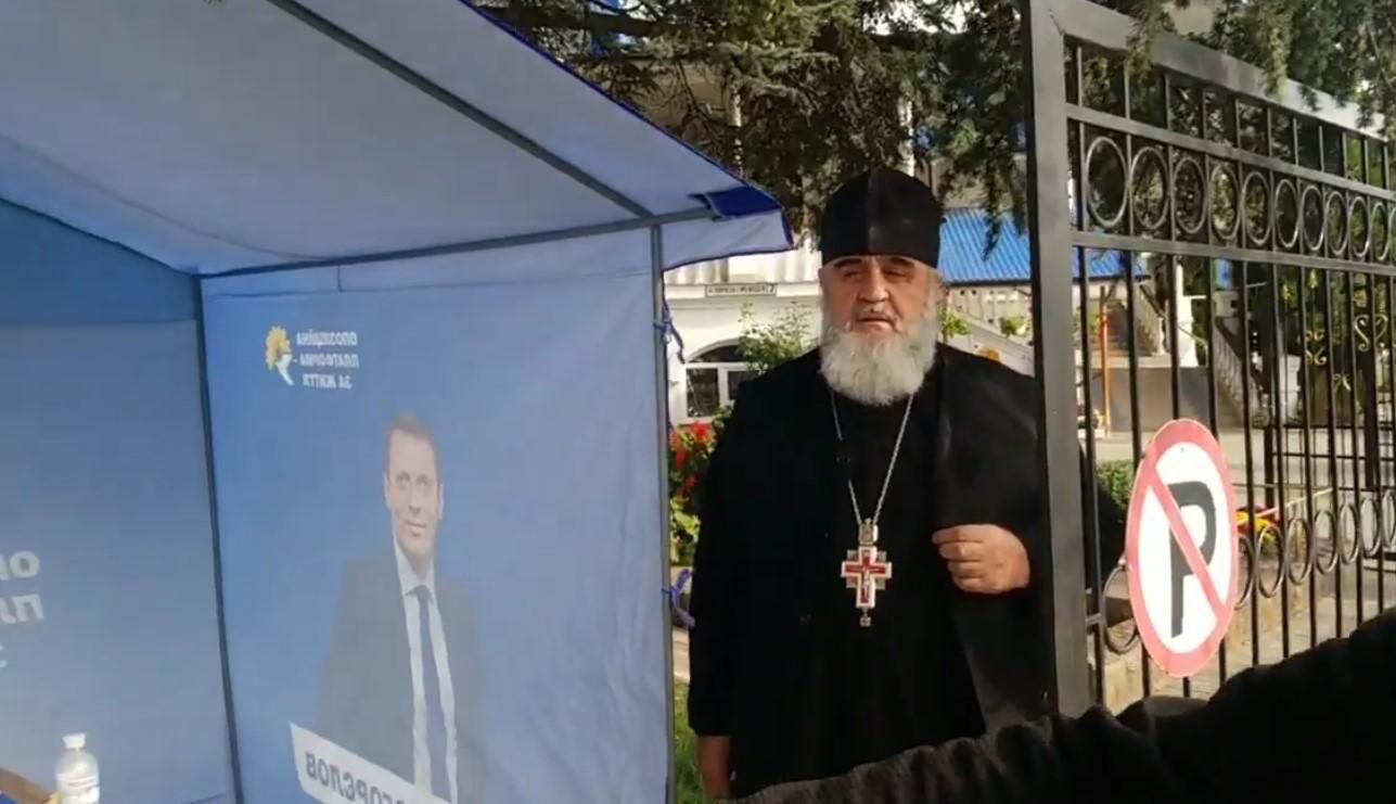 На Закарпатті священник-сепаратист агітував за ОПЗЖ перед храмом