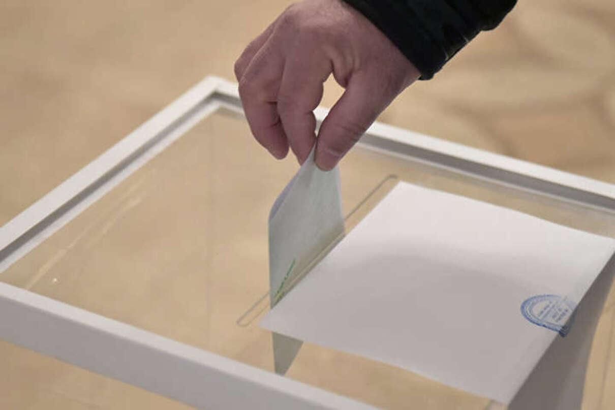 Під час всеукраїнського опитування можуть спитати про голосування з 16 років на виборах, – ЗМІ