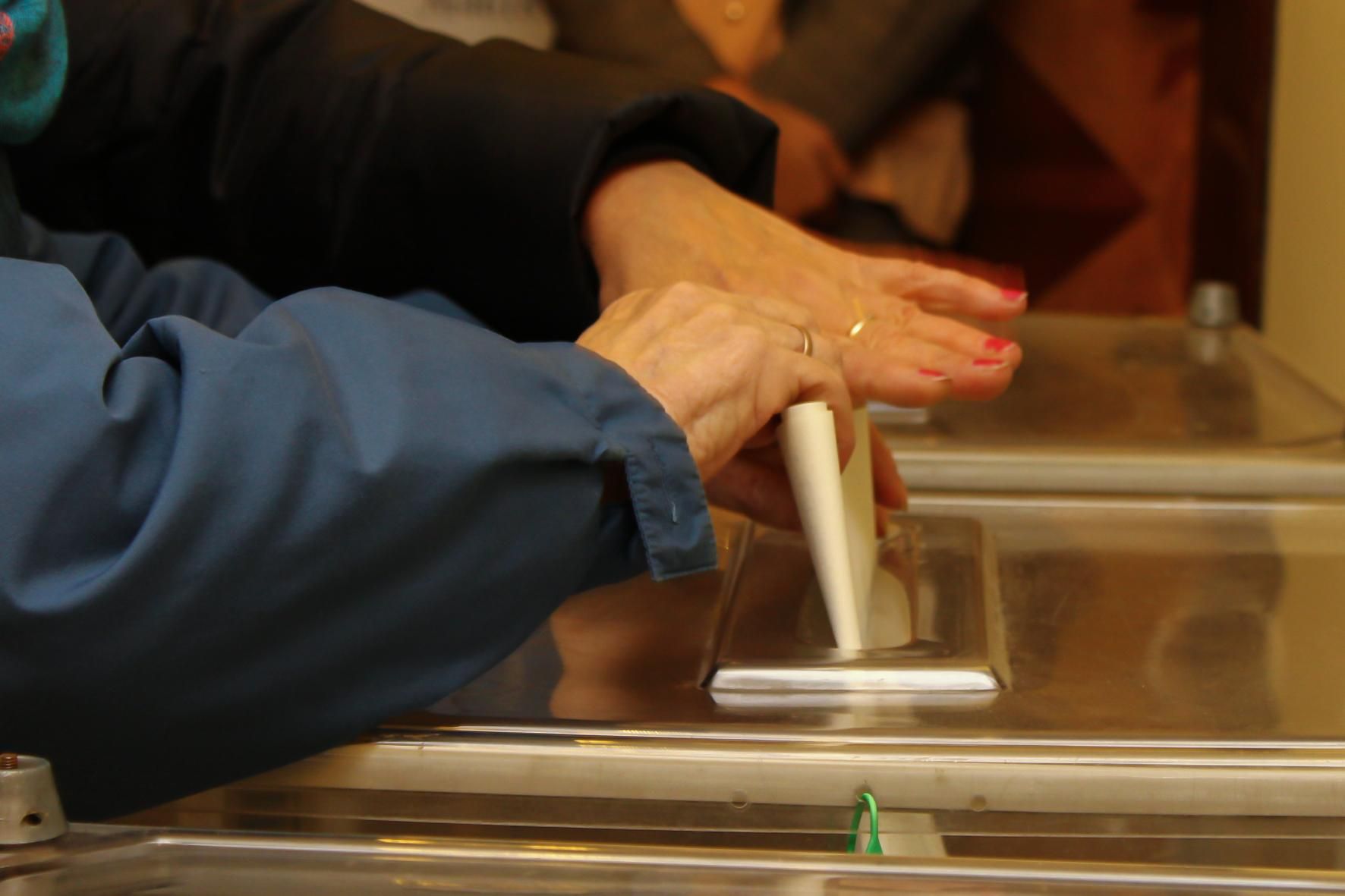 В Мариуполе, вероятно, подделали 200 тысяч  избирательных бюллетеней