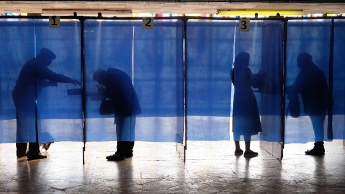 Люди голосовали вне кабинок: как проходят выборы в Кропивницком
