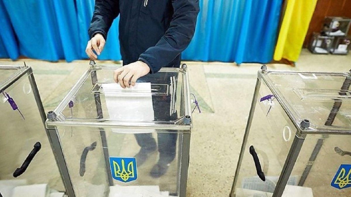  В городе Ровно пытались подкупить избирателей в пользу кандидата