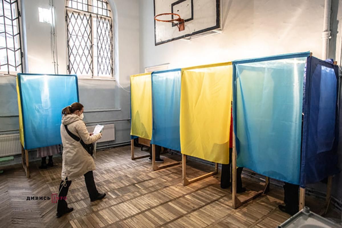 Чому чинні мери перемогли на місцевих виборах: Фесенко назвав причину