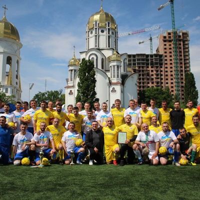 Экс-игроки сборной Украины сыграли товарищеский матч с бойцами ВСУ: яркие фото
